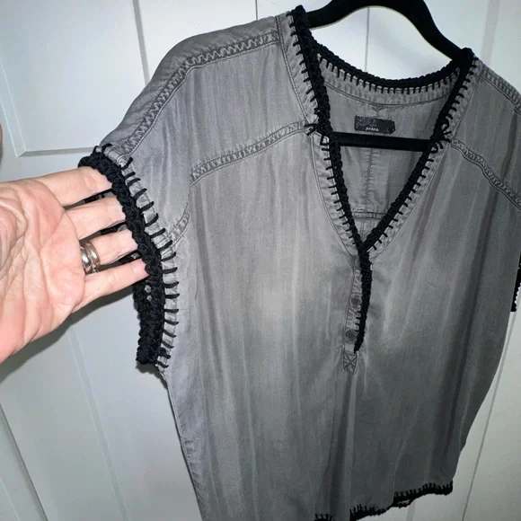 Prana Gray Cap Sleeve Relaxed Blouse With Hand Crocheted Black Trim large - Picture 4 of 7